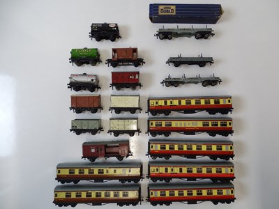Lot 618 - A quantity of mostly unboxed HORNBY DUBLO OO...