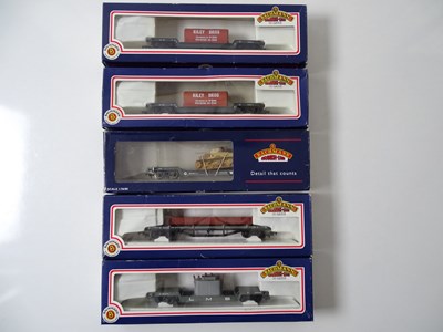 Lot 630 - A group of BACHMANN OO gauge bogie well and...