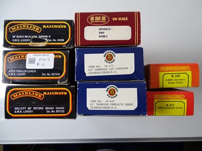 Lot 641 - A mixed group of OO gauge coaches and bogie...