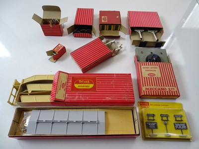 Lot 656 - A quantity of HORNBY DUBLO OO gauge...