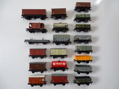Lot 657 - A quantity of HORNBY DUBLO OO gauge 3 rail...