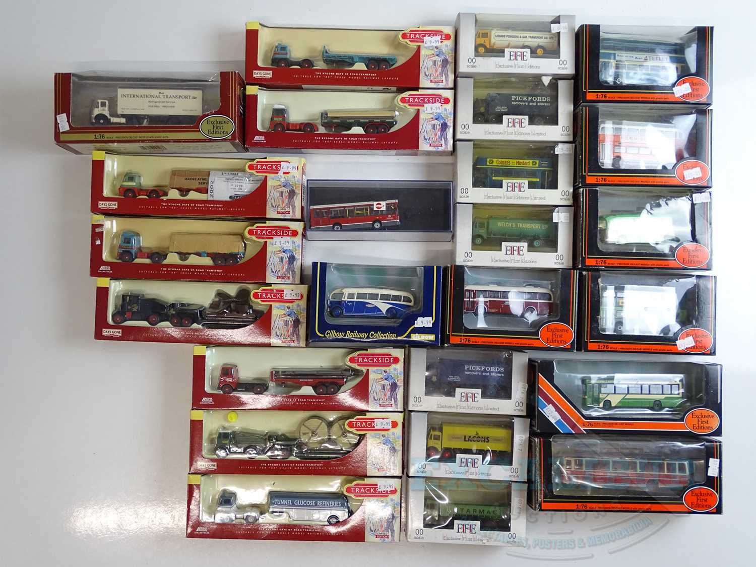 Lot 10 - A large quantity of 1:76 scale lorries and...