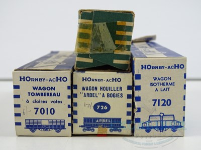 Lot 135 - A mixed group of HO gauge HORNBY ACHO rolling...