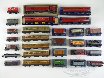 Lot 147 - A quantity of boxed and unboxed HORNBY DUBLO 3-...