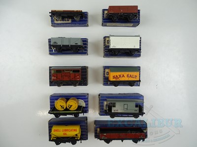 Lot 163 - A group of HORNBY DUBLO mixed OO gauge 3-rail...