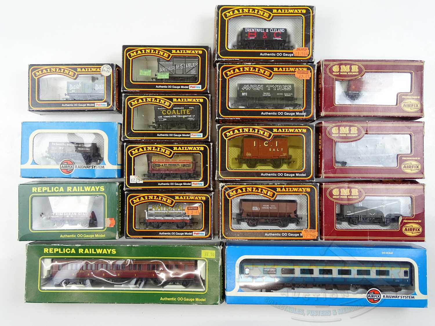 Lot 201 - A mixed group of OO gauge rolling stock by...