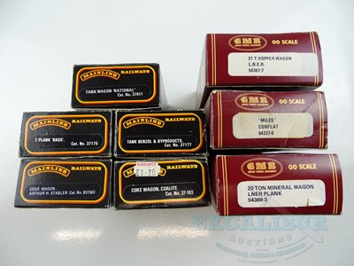 Lot 201 - A mixed group of OO gauge rolling stock by...