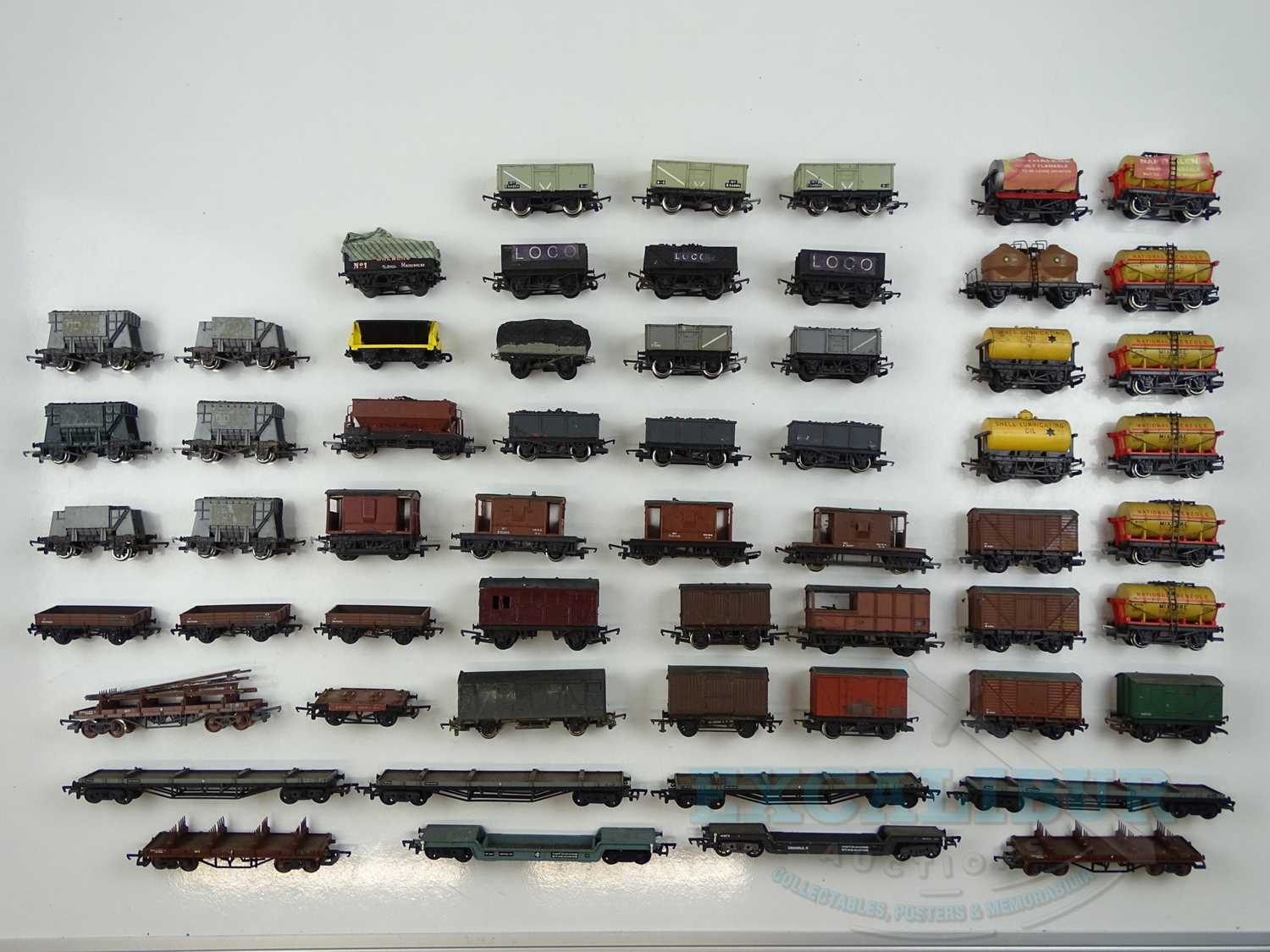 Lot 213 - A large quantity of unboxed OO gauge wagons by...