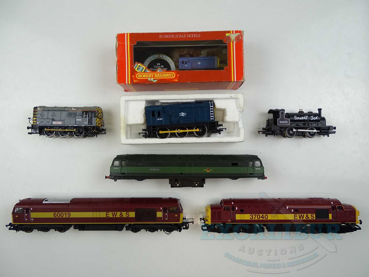 Lot 220 - A group of HORNBY OO gauge steam and diesel...