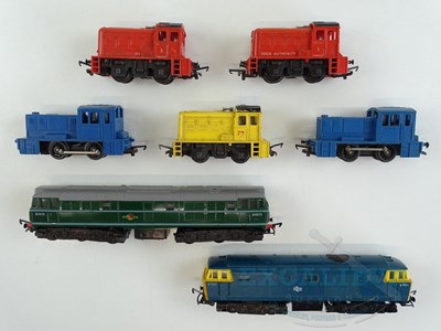 Lot 231 - A quantity of unboxed TRI-ANG OO gauge diesel...