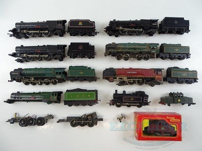 Lot 232 - A large quantity of TRI-ANG and HORNBY OO...