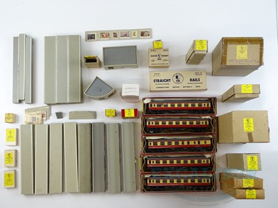 Lot 242 - A large quantity of TRIX TWIN OO gauge...