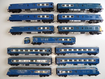 Lot 267 - A quantity of TRI-ANG OO gauge Blue Pullman...