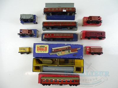 Lot 272 - A group of mostly boxed HORNBY DUBLO 2 and...