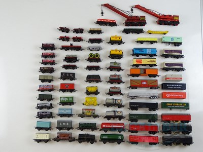 Lot 292 - A large quantity of unboxed OO gauge wagons...