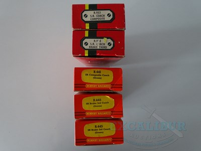 Lot 294 - A mixed group of OO gauge passenger coaches...