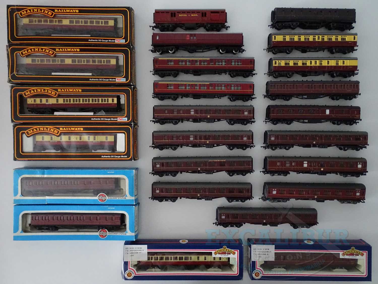 Lot 296 - A quantity of OO gauge passenger coaches by...