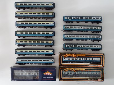 Lot 298 - A quantity of OO gauge passenger coaches by...