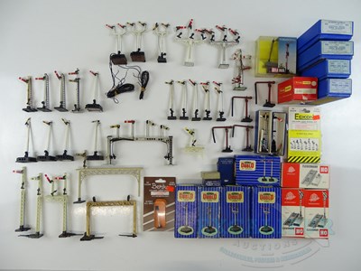 Lot 302 - A large quantity of OO gauge and HO gauge...