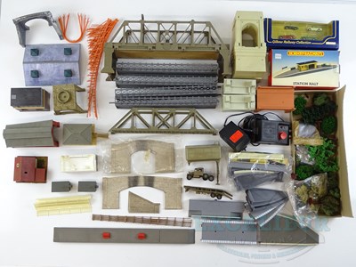 Lot 307 - A large tray of OO gauge buildings and...