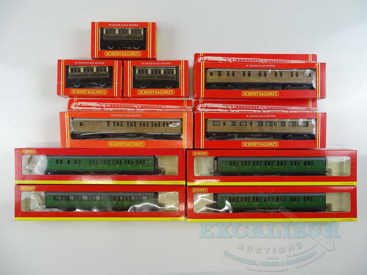 Lot 309 - A group of HORNBY OO gauge passenger coaches...