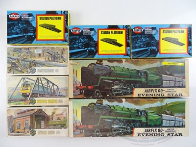 Lot 311 - A group of AIRFIX OO gauge plastic kits...