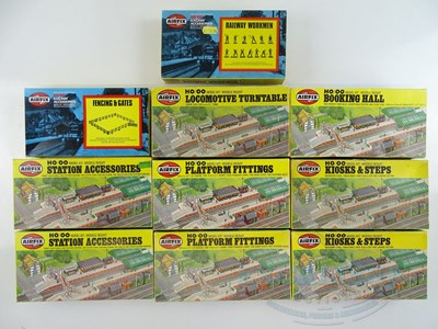 Lot 313 - A group of AIRFIX OO gauge plastic kits...