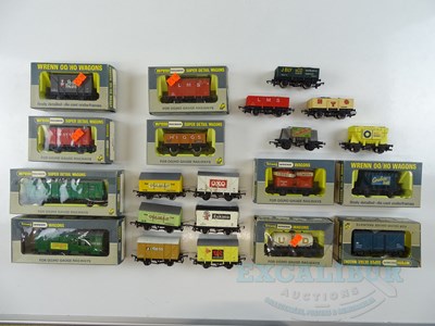 Lot 317 - A mixed group of WRENN OO gauge boxed and...