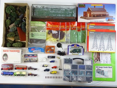 Lot 380 - A large tray of OO gauge buildings kits,...