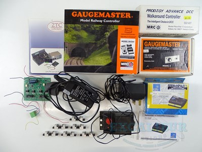 Lot 383 - A quantity of DCC and analogue model railway...