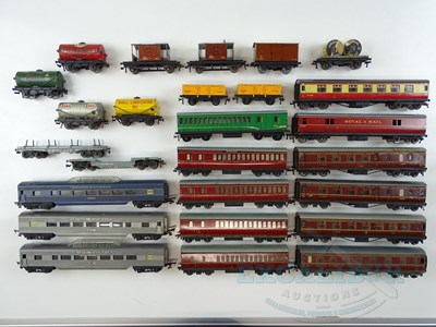 Lot 386 - A mixed group of OO gauge wagons and coaches...