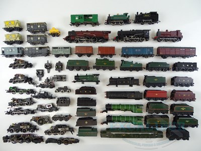 Lot 392 - A large tray of OO gauge locomotives, bodies,...