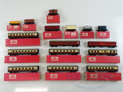 Lot 400 - A group of HORNBY DUBLO OO gauge 2-rail wagons...