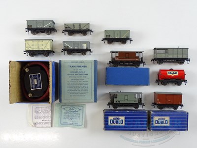 Lot 407 - A small group of OO gauge HORNBY DUBLO boxed...