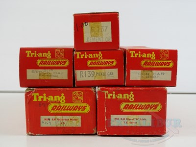 Lot 409 - A group of TRI-ANG OO gauge transcontinental...