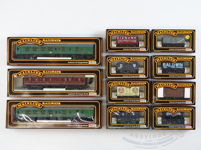 Lot 414 - A mixed group of OO gauge wagons and passenger...