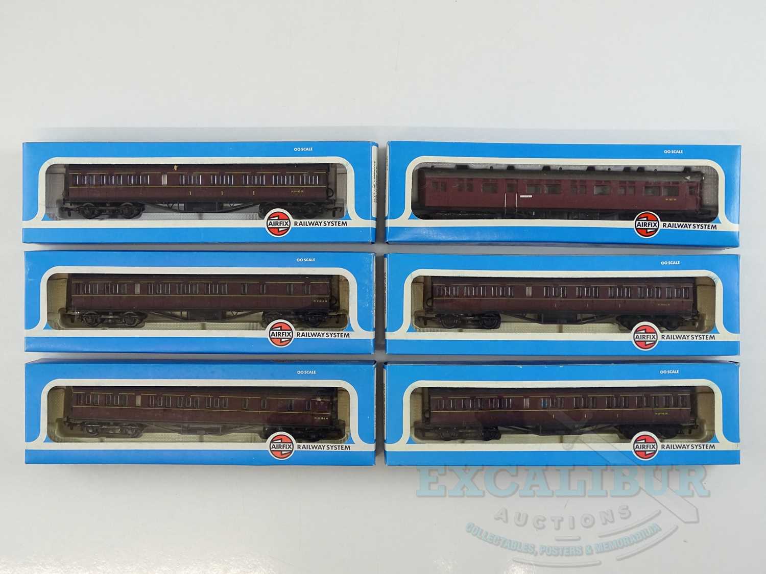 Lot 416 - A group of AIRFIX OO gauge passenger coaches...