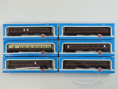 Lot 417 - A group of AIRFIX OO gauge passenger coaches...