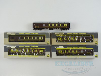 Lot 449 - A group of WRENN OO gauge Pullman cars in...