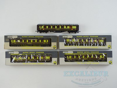 Lot 450 - A group of WRENN OO gauge Pullman cars in...