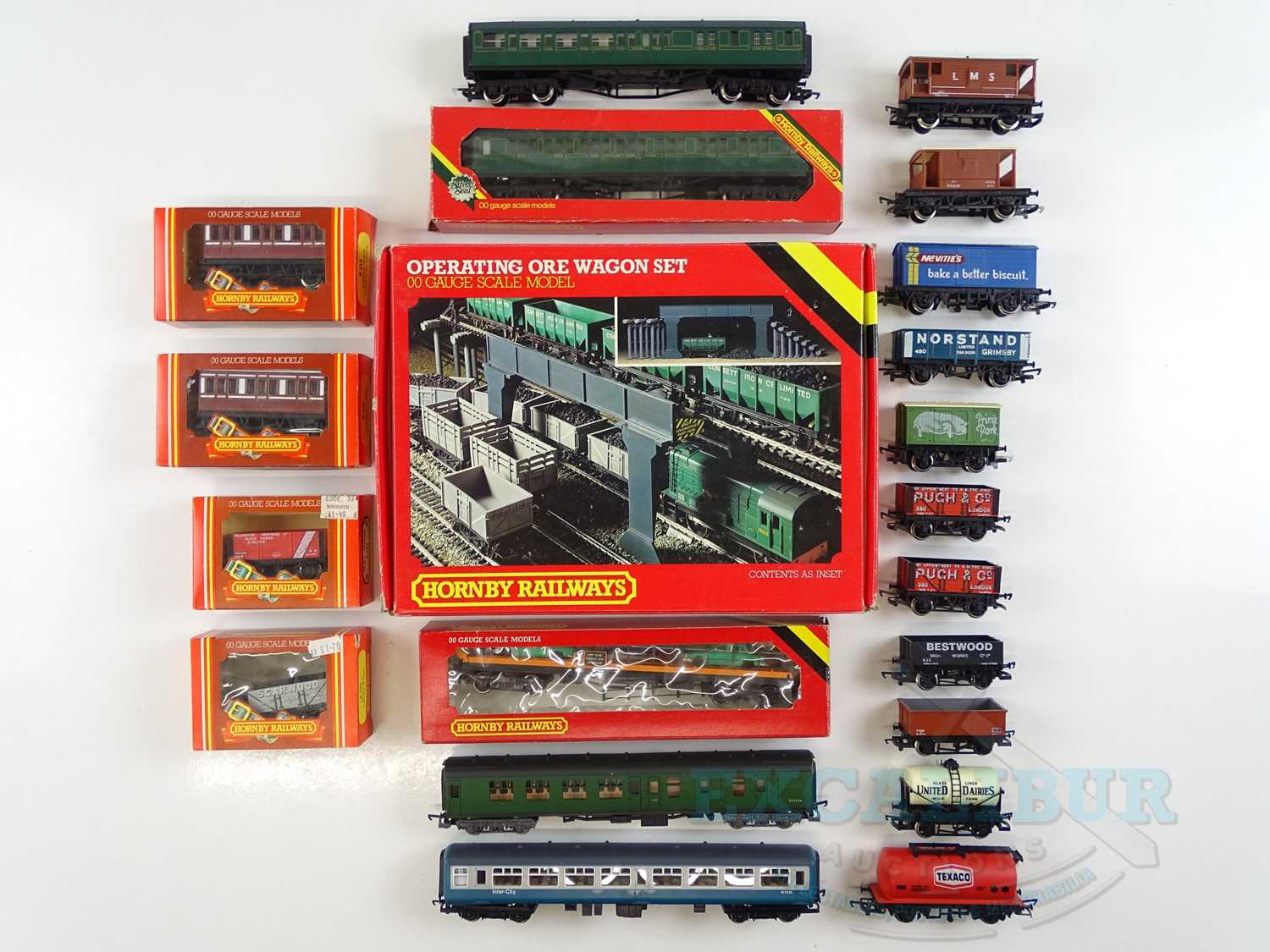 Lot 478 - A mixed group of OO gauge rolling stock by...