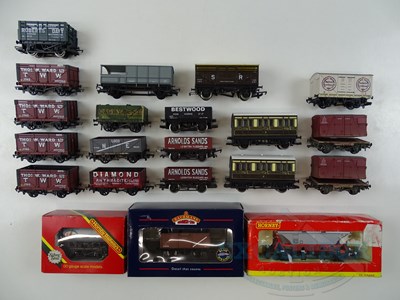 Lot 508 - A group of various OO gauge boxed and unboxed...