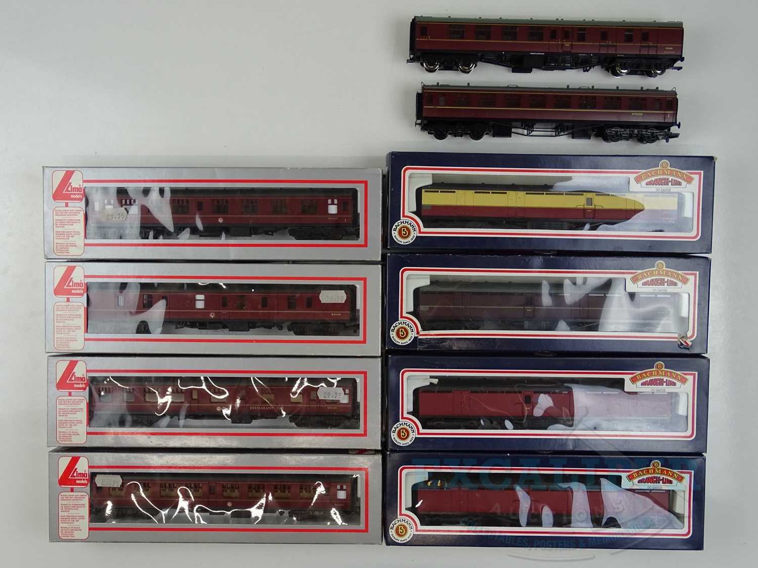 Lot 564 - A mixed group of OO gauge coaches all in BR...