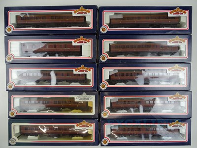 Lot 571 - A quantity of BACHMANN OO gauge LMS corridor...