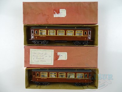 Lot 583 - A pair of HORNBY SERIES O gauge No.2 1st class...