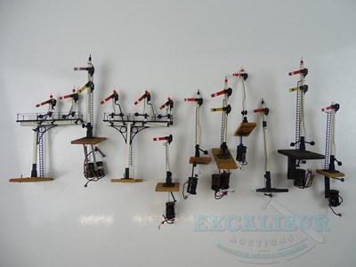 Lot 587 - A group of kitbuilt O gauge signals, some with...