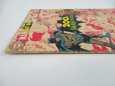 Lot 429 - BATMAN #200 - (1968 - DC - UK Cover Price) -...