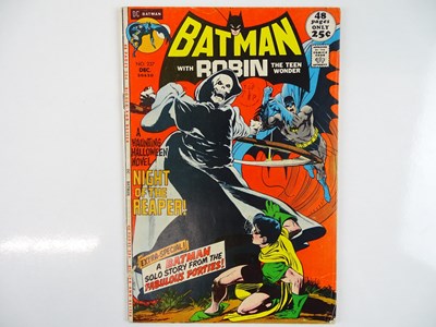 Lot 432 - BATMAN #237 - (1971 - DC - UK Cover Price) -...