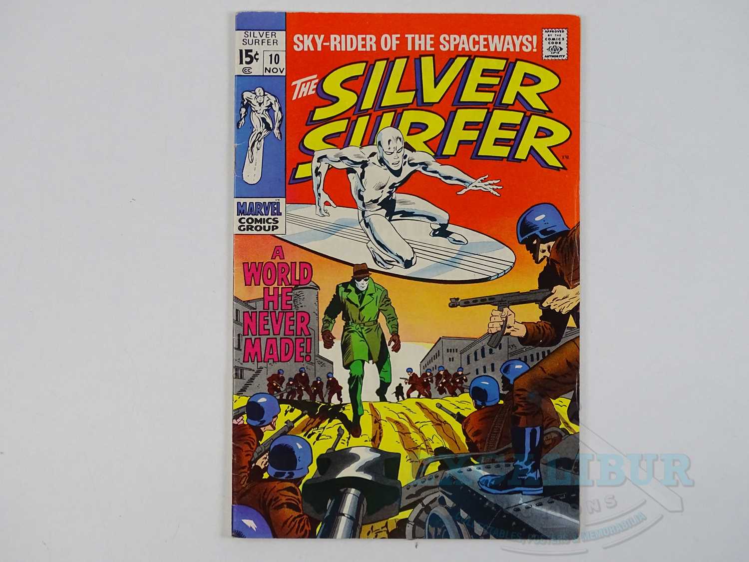 Lot 390 - SILVER SURFER #10 - (1969 - MARVEL) - John...