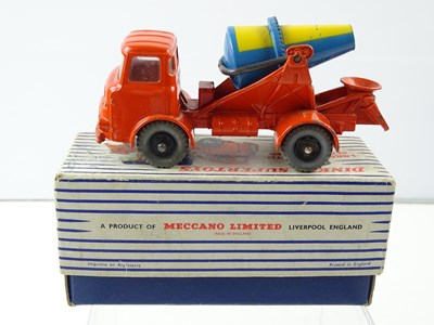Lot 126 - A DINKY SUPERTOYS 960 lorry mounted cement...